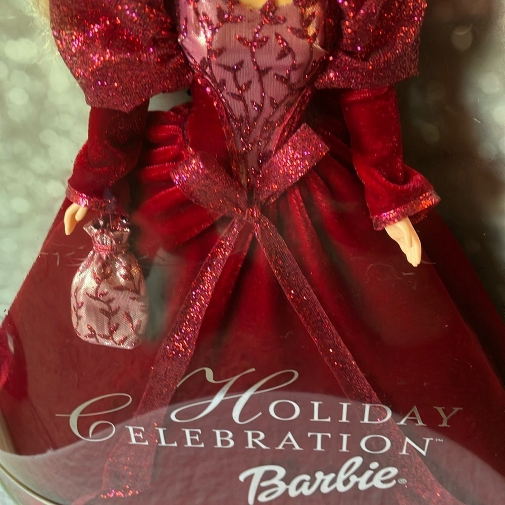 Barbie Holiday Celebration: Vintage 2002 Holiday Celebration Barbie - Picture 5 of 16